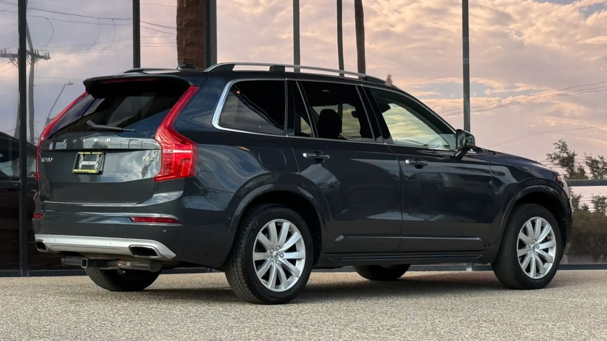 Used 2017 Volvo XC90 T6 Momentum w/ Vision Package AWD/4WD image 12