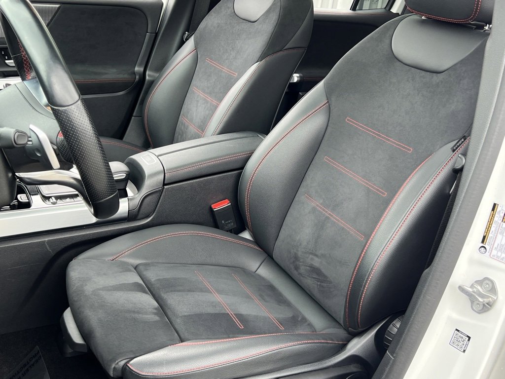 Used 2022 Mercedes-Benz EQB 300 4MATIC image 17