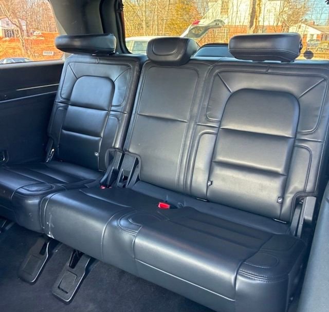 Used 2023 Lincoln Navigator Reserve image 9