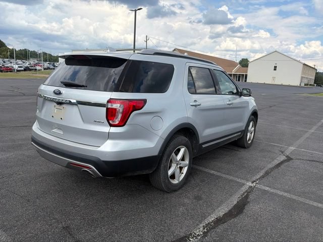 Used 2016 Ford Explorer XLT w/ Equipment Group 202A AWD/4WD image 18