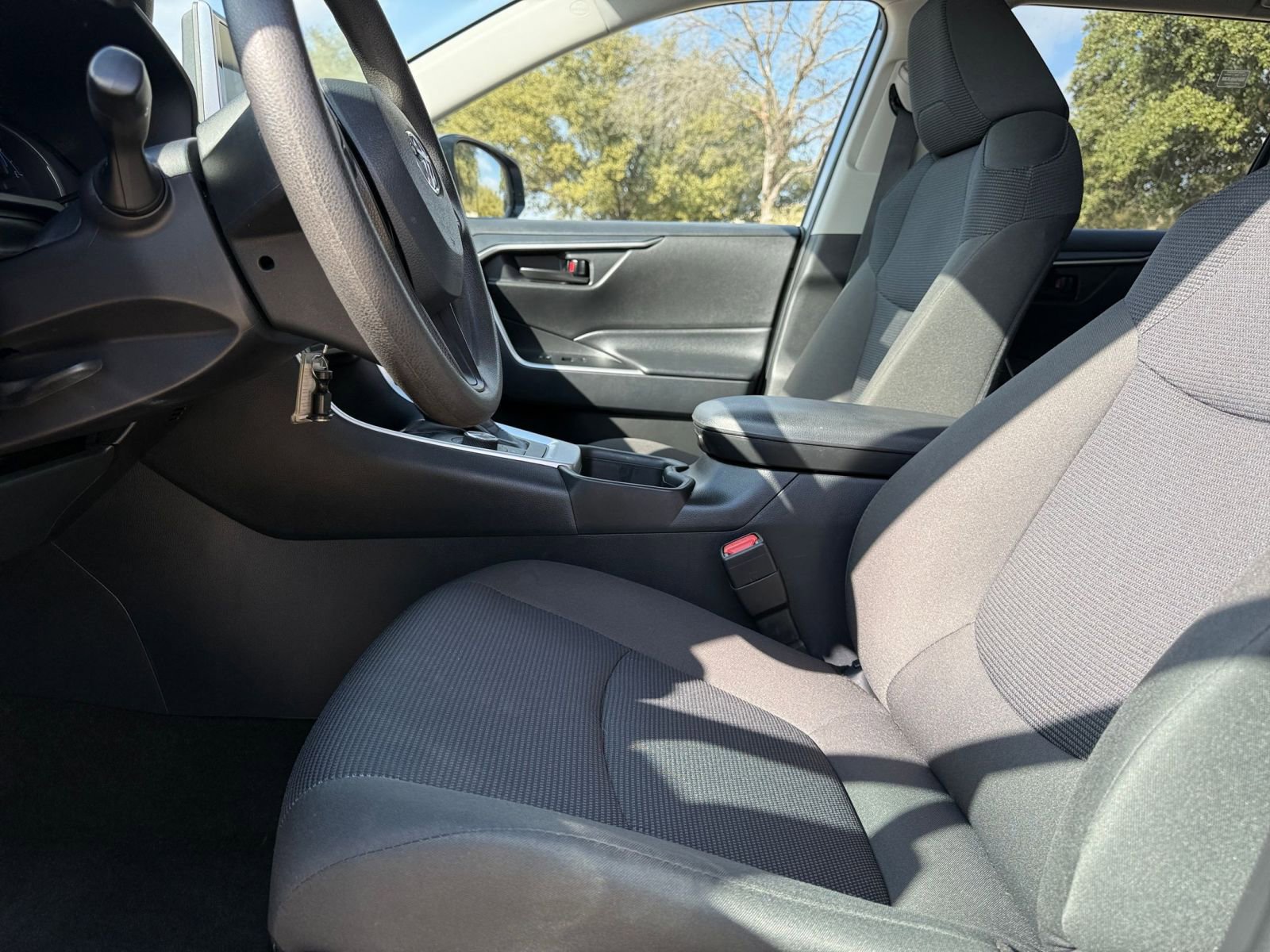 Used 2025 Toyota RAV4 LE image 27