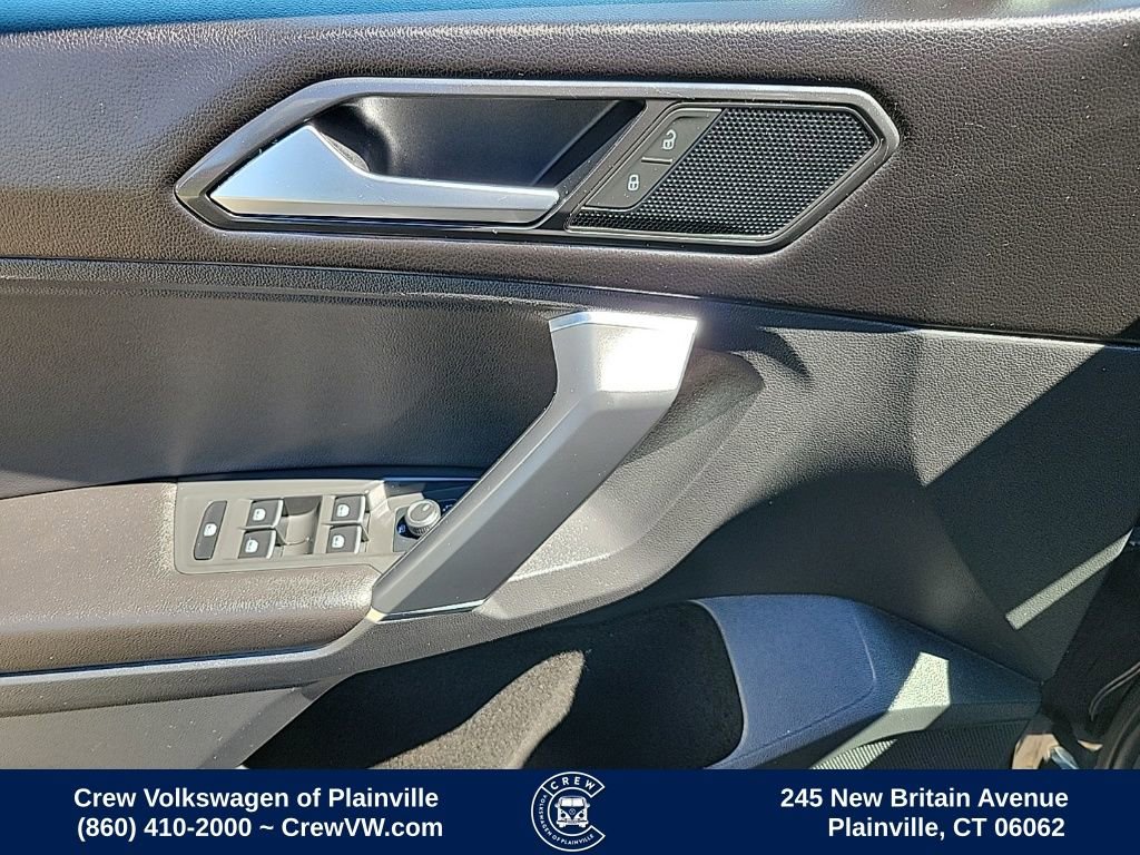 Used 2018 Volkswagen Tiguan SE w/ Panoramic Sunroof Package image 38