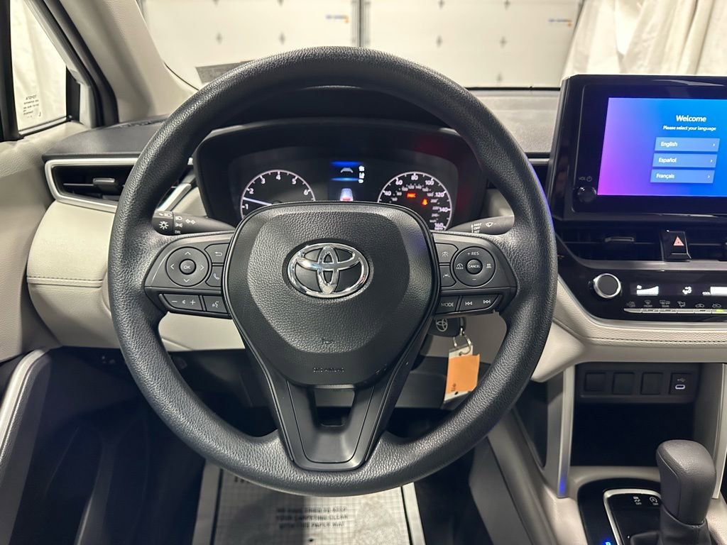 Used 2025 Toyota Corolla Cross L image 18