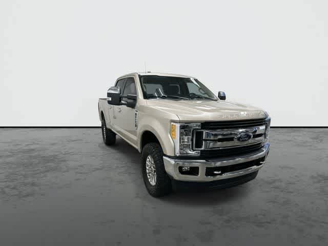 Used 2017 Ford F250 XLT w/ XLT Premium Package AWD/4WD image 6