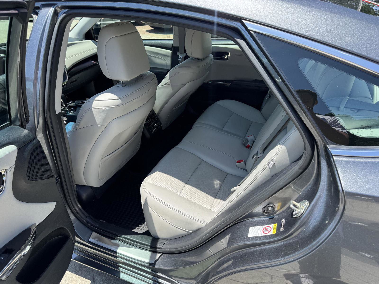 Used 2018 Toyota Avalon Limited w/ Protection Package FWD image 7