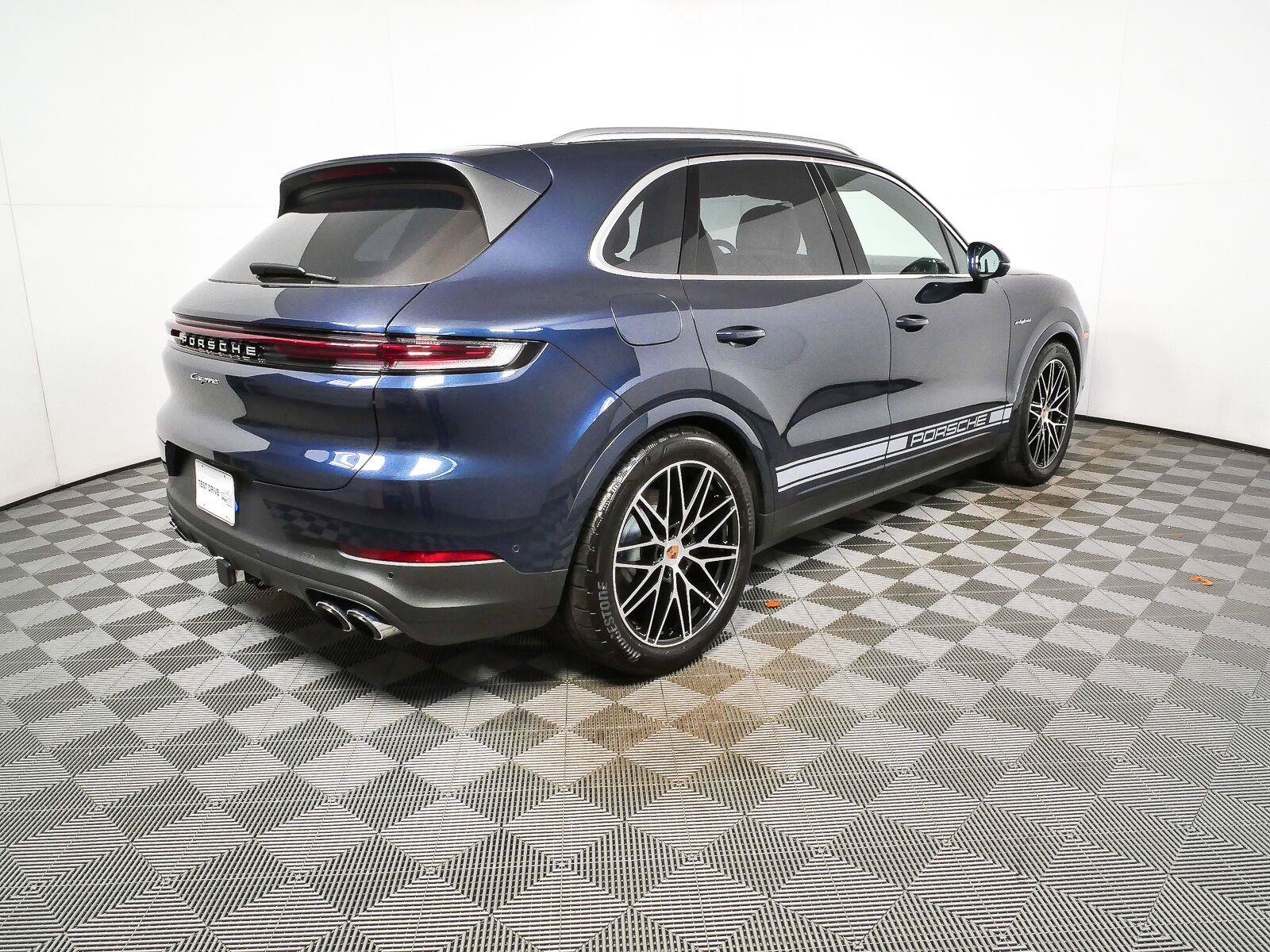 Certified 2026 Porsche Cayenne E-Hybrid AWD/4WD image 30