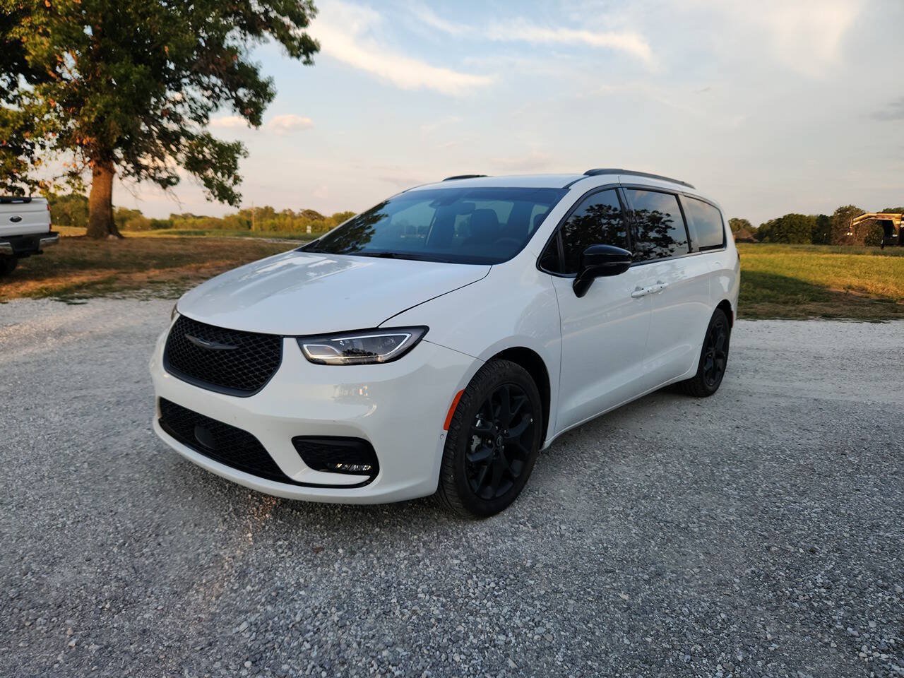 Used 2026 Chrysler Pacifica Select w/ S Appearance Package