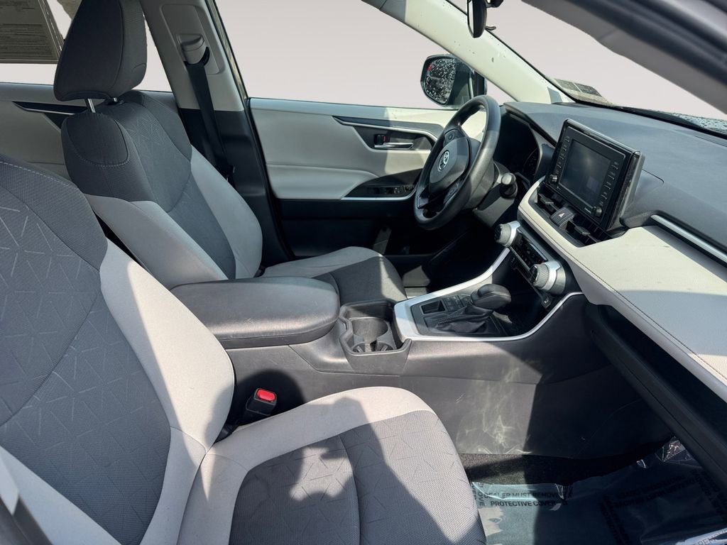 Used 2021 Toyota RAV4 XLE image 15