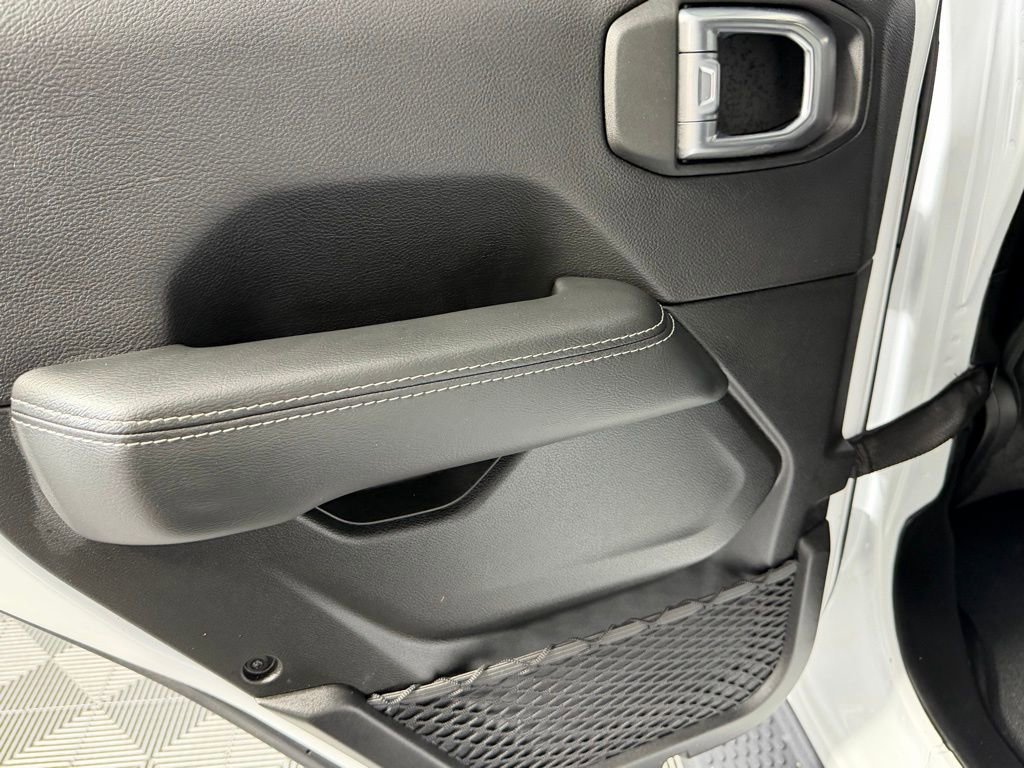 Used 2023 Jeep Wrangler Unlimited Sahara w/ Cold Weather Group image 27