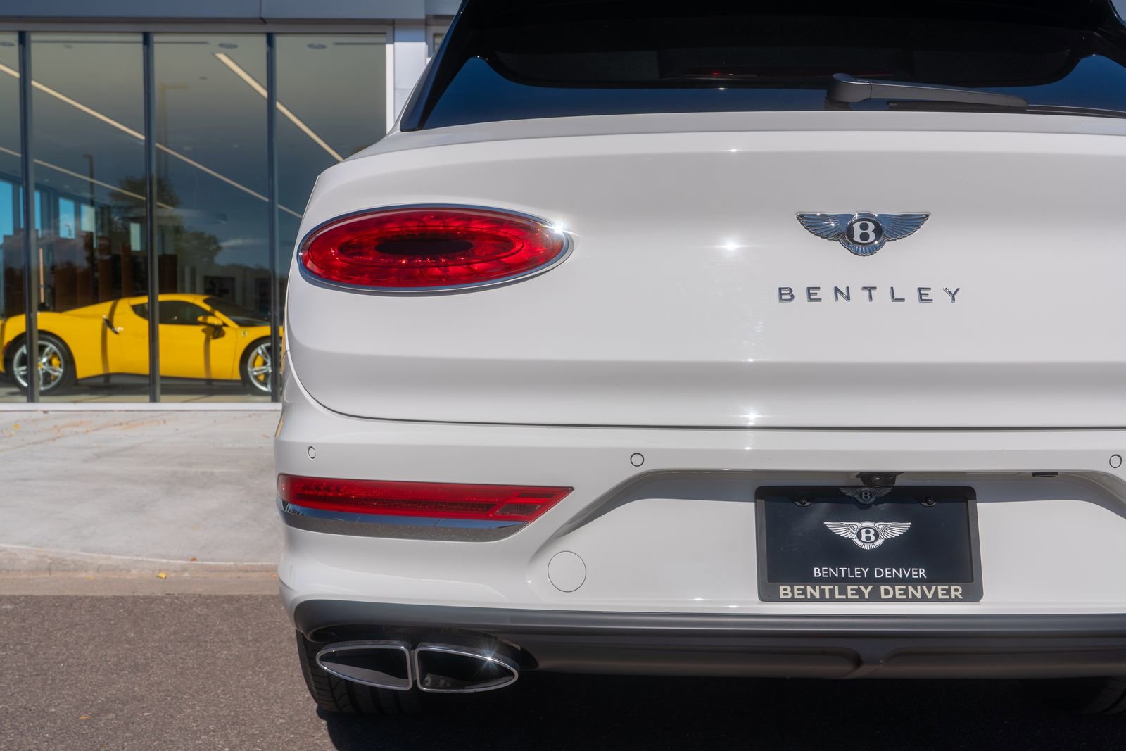 Used 2025 Bentley Bentayga image 14