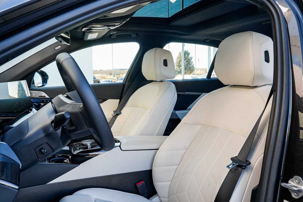 Used 2025 BMW i5 xDrive40 w/ Premium Package image 13