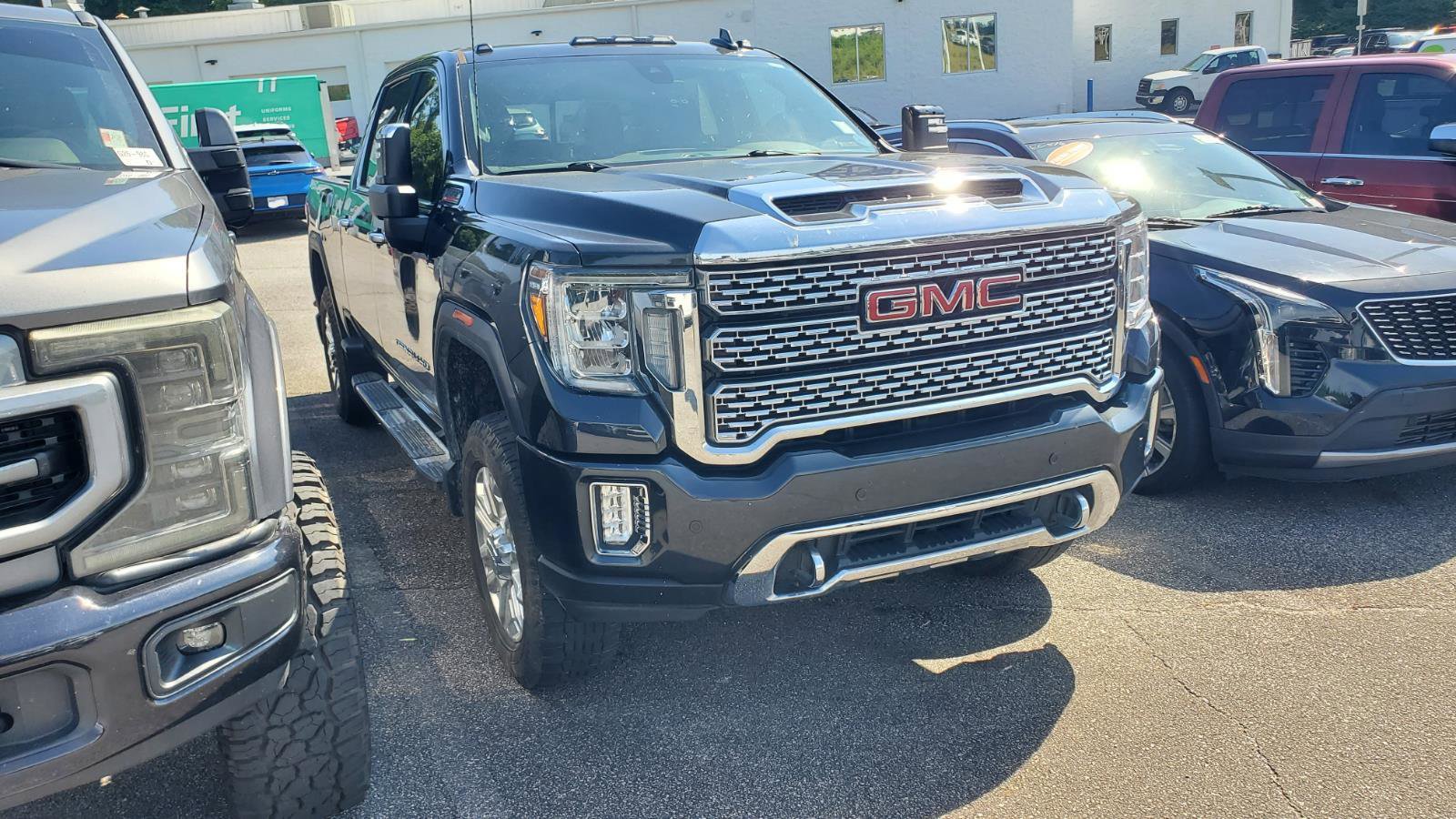 Used 2020 GMC Sierra 2500 Denali w/ Gooseneck/5TH Wheel Package AWD/4WD image 2
