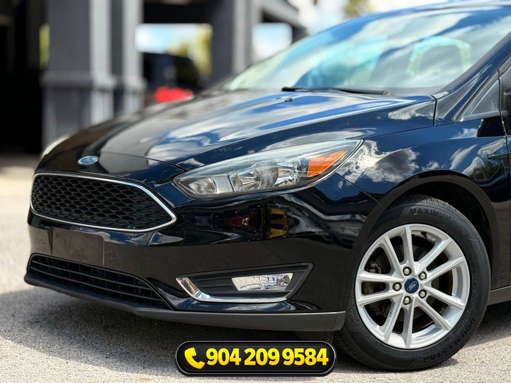 Used 2018 Ford Focus SE FWD image 2