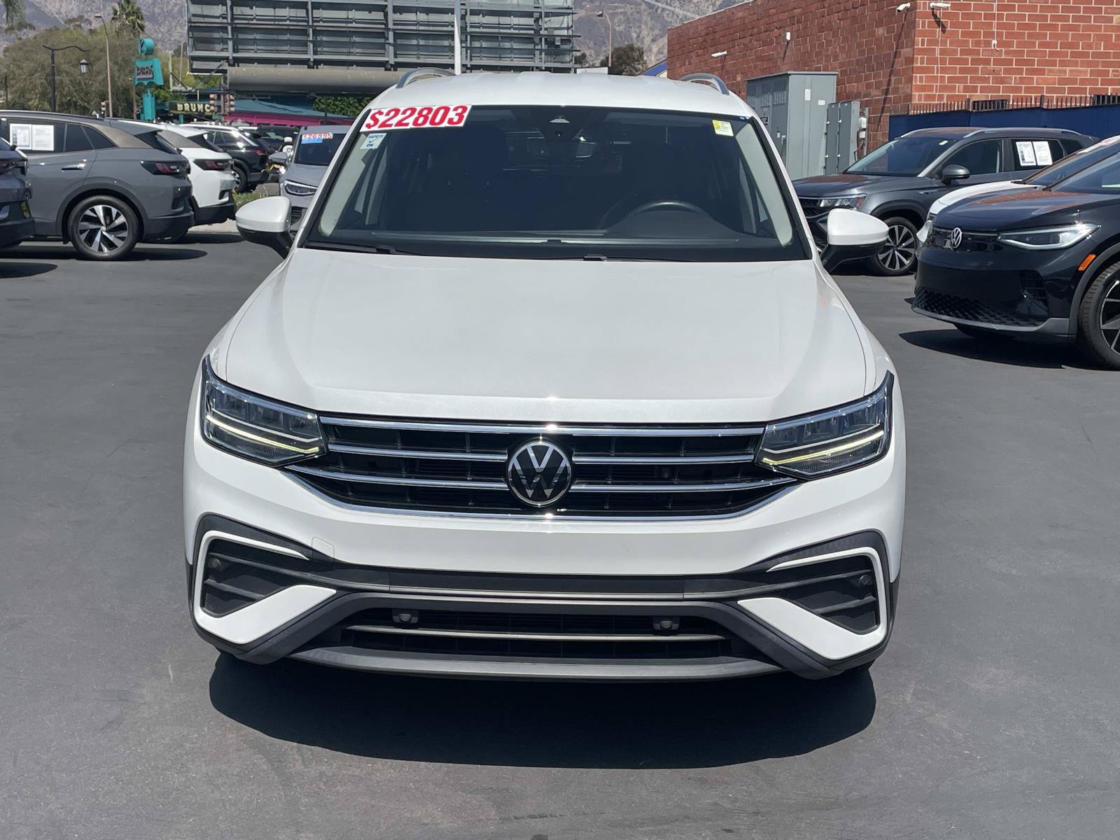 Certified 2023 Volkswagen Tiguan SE FWD image 2