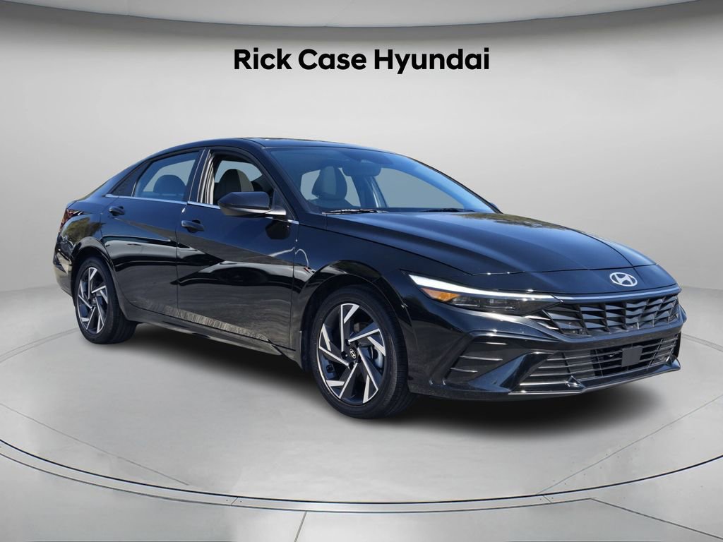 Certified 2025 Hyundai Elantra SEL image 8