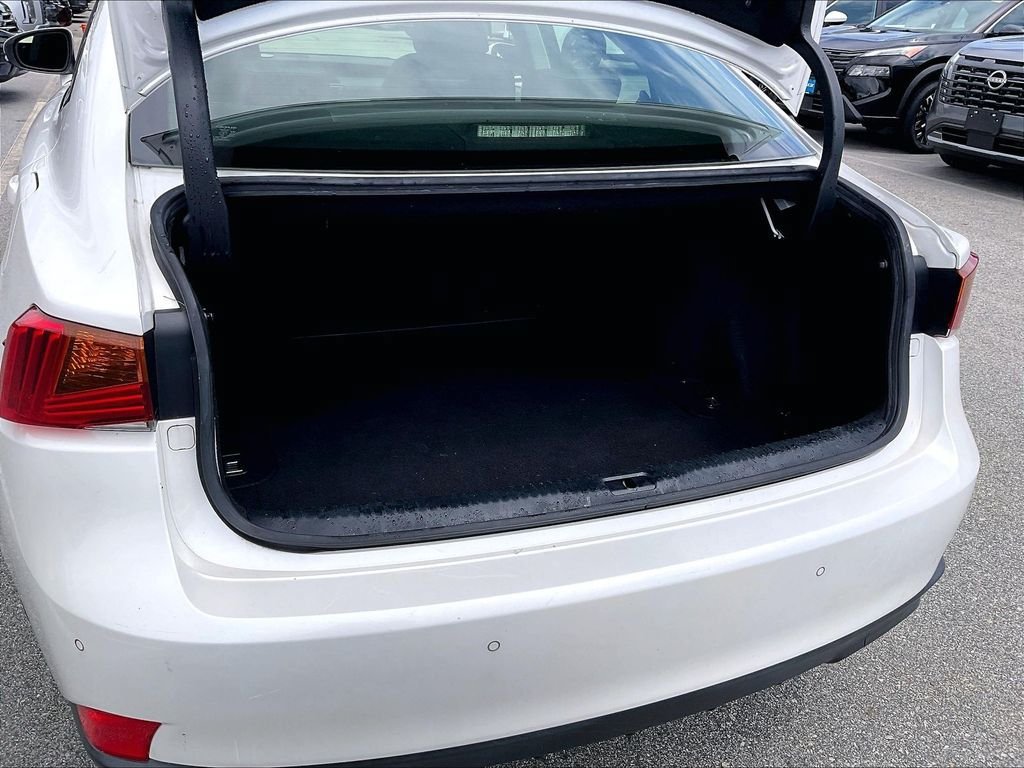 Used 2017 Lexus IS 200t w/ Premium Package RWD image 35
