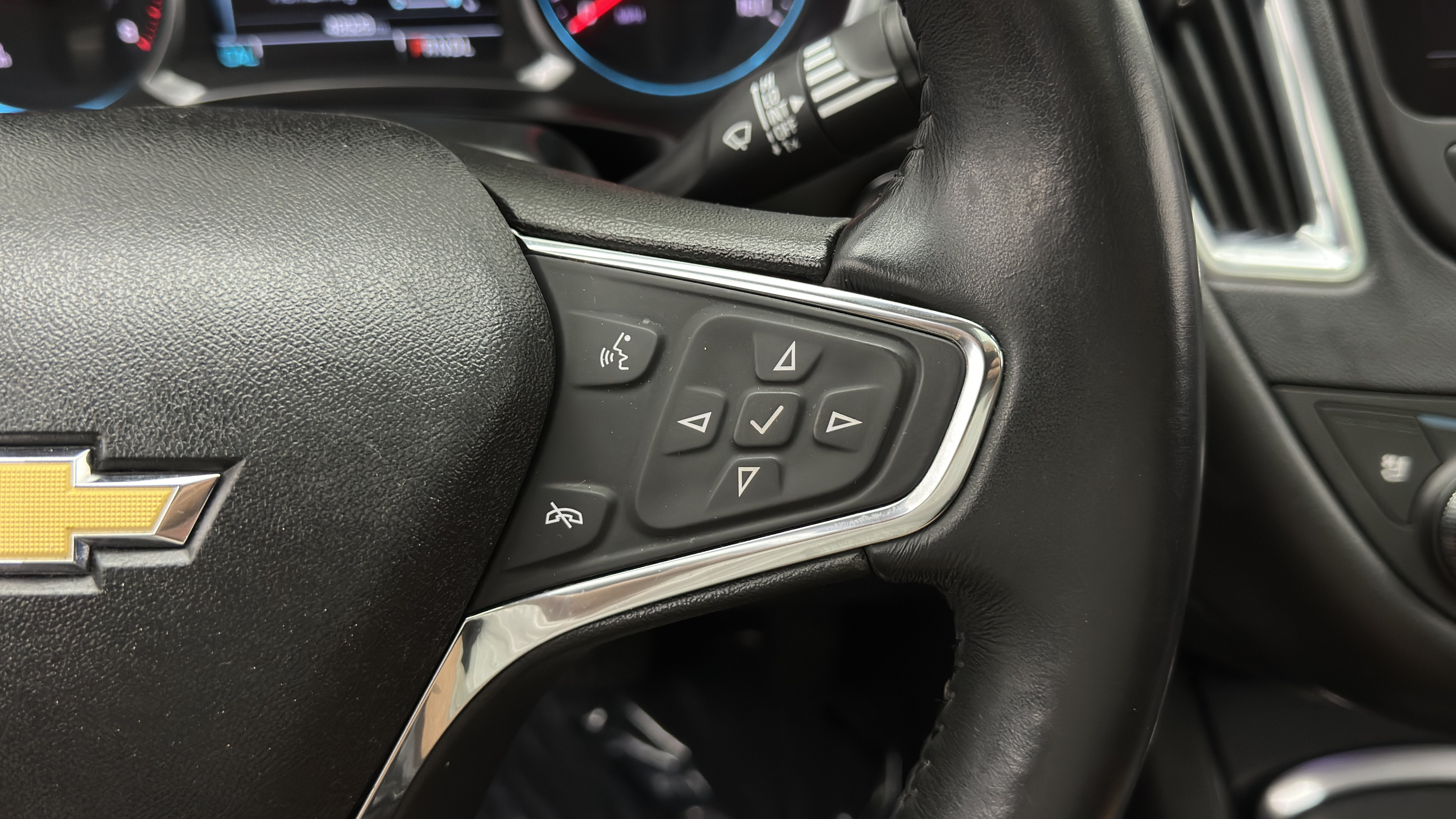 Used 2018 Chevrolet Malibu Premier w/ Premier Sun and Wheel Package FWD image 24