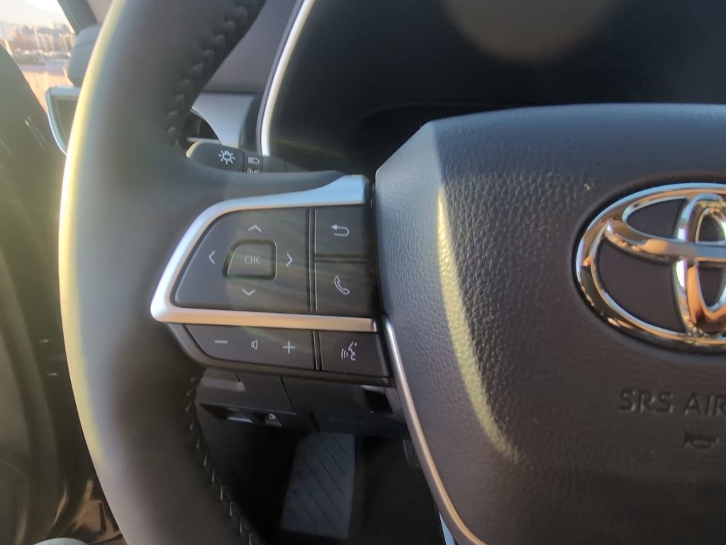 Used 2026 Toyota Highlander Limited image 13
