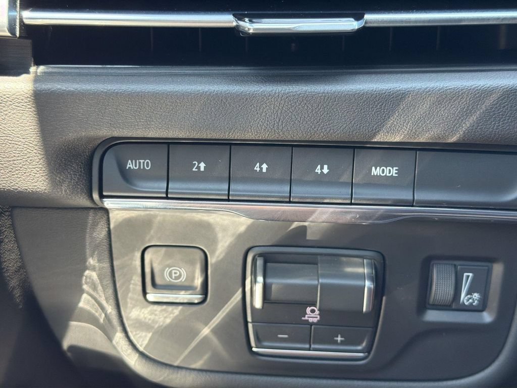 Certified 2026 Cadillac Escalade ESV Luxury AWD/4WD image 19
