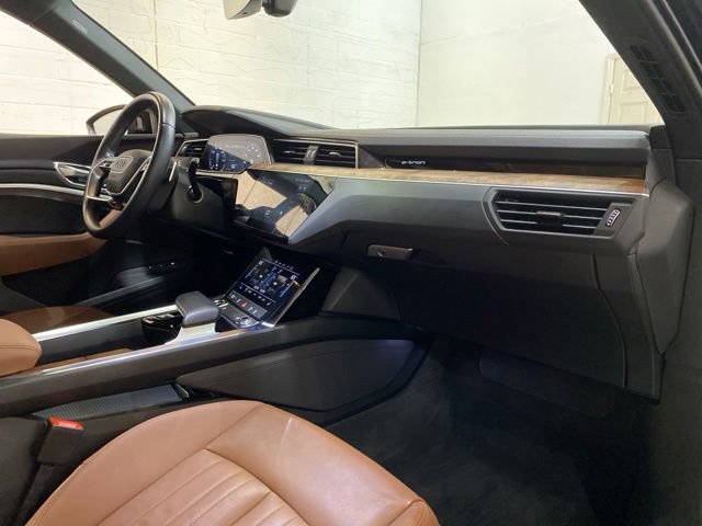 Used 2022 Audi e-tron Premium w/ Convenience Plus Package AWD/4WD image 25