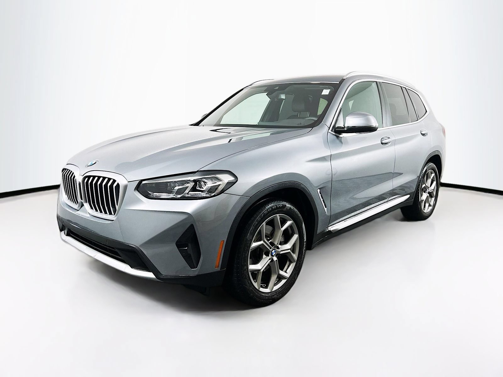 Used 2024 BMW X3 xDrive30i AWD/4WD image 3