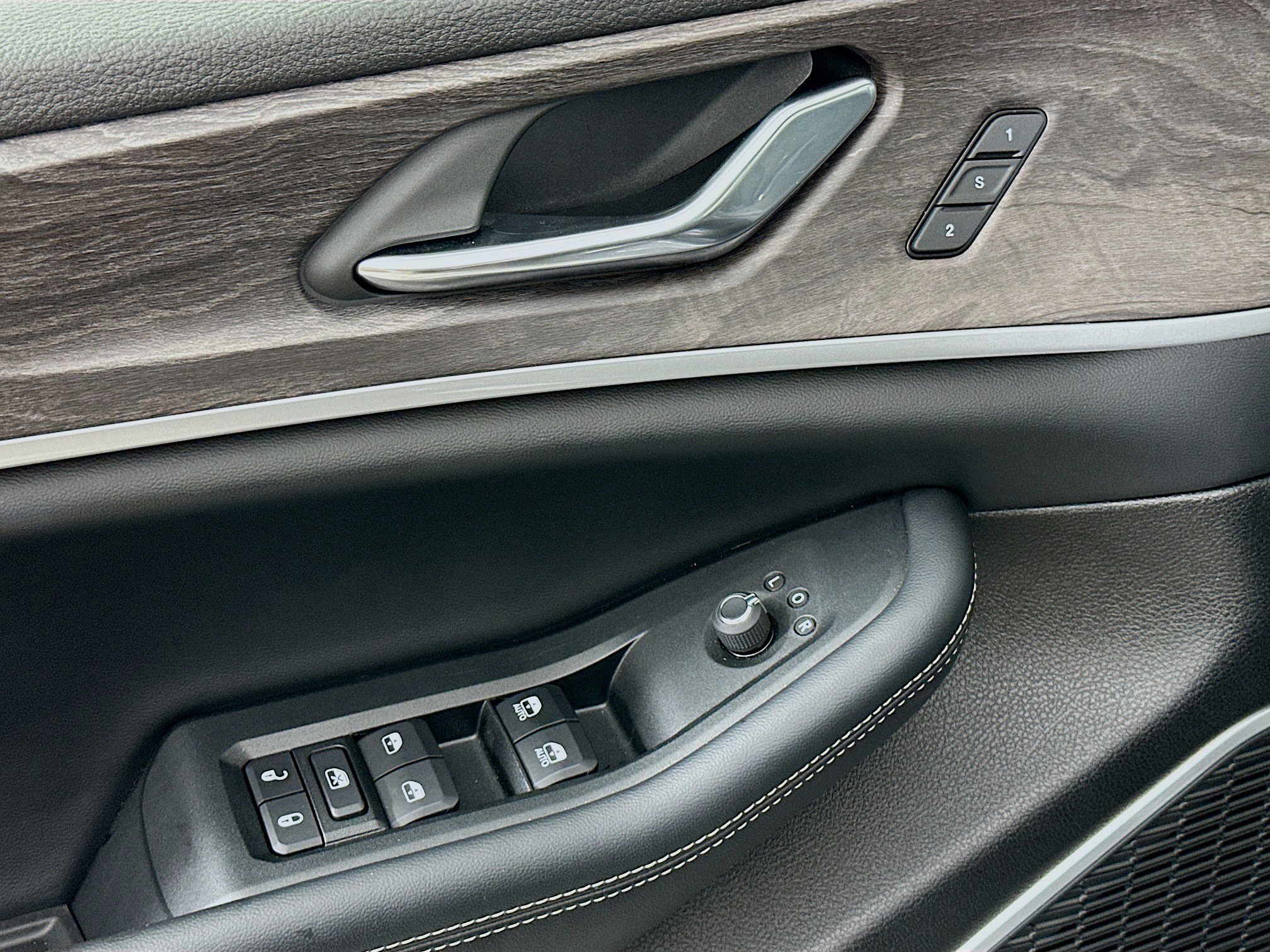 Used 2024 Jeep Grand Cherokee Limited 4xe image 15