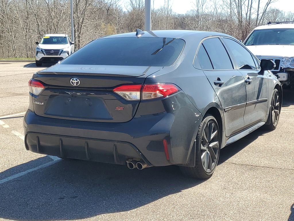 Used 2023 Toyota Corolla SE w/ SE Premium Package image 4
