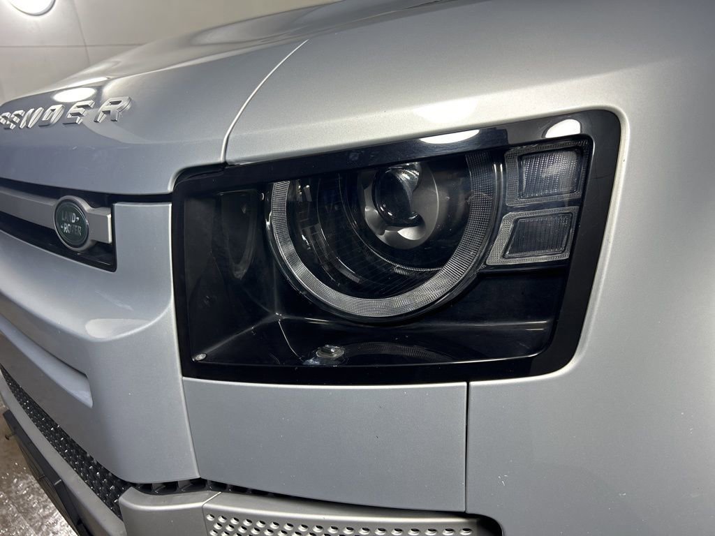 Used 2023 Land Rover Defender 130 SE image 12