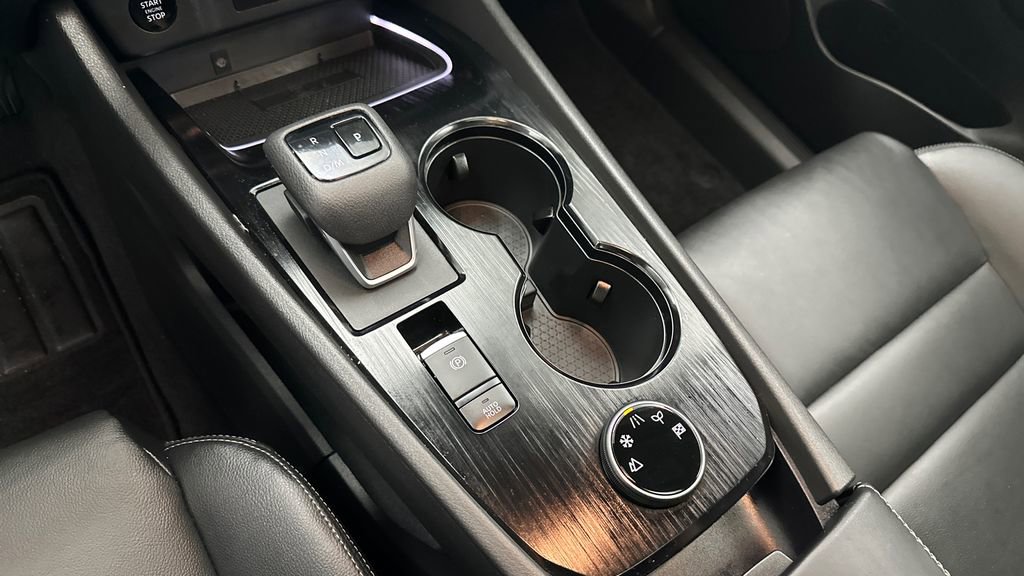 Used 2025 Nissan Rogue SL w/ SL Premium Package image 12