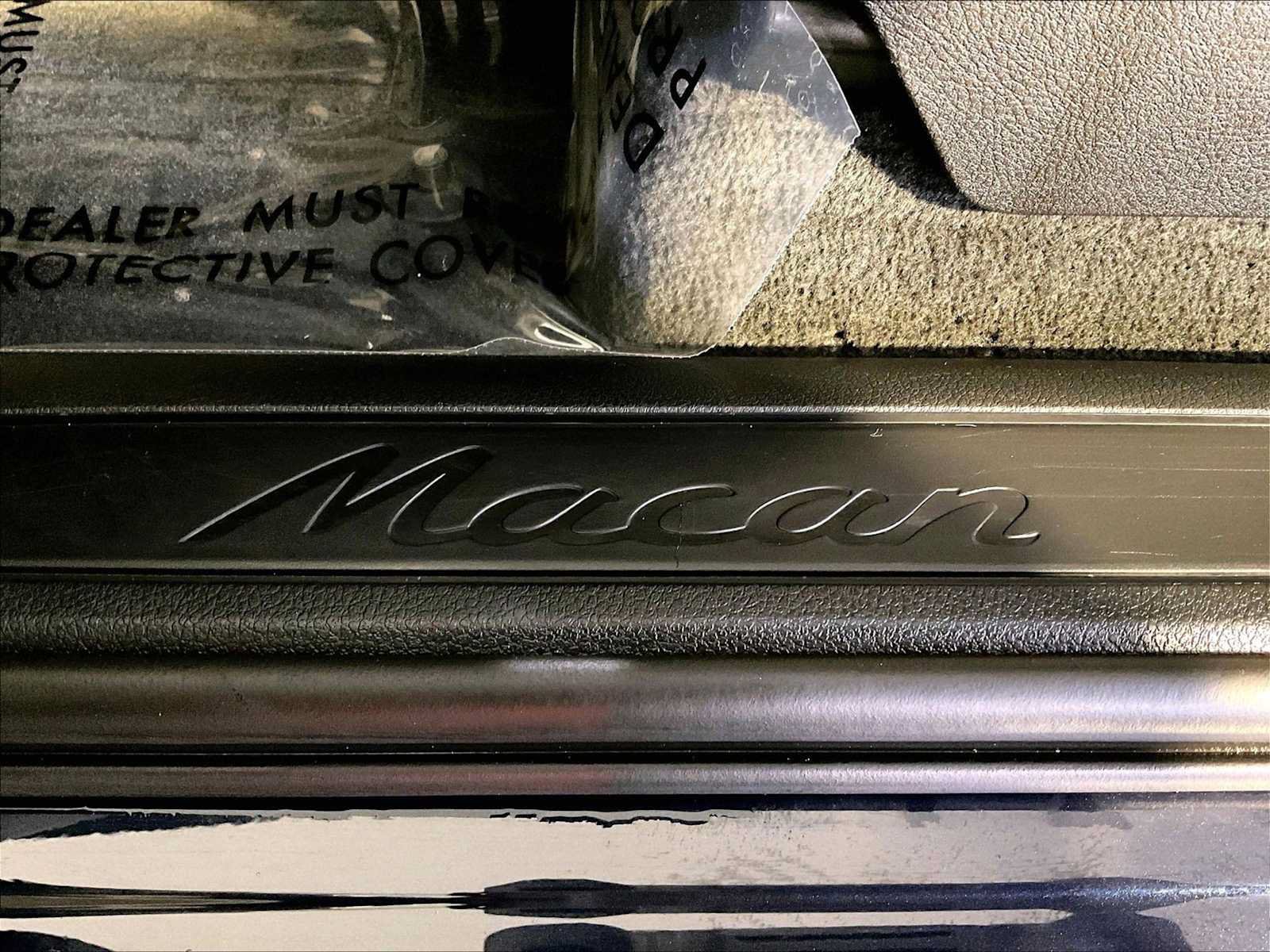 Certified 2023 Porsche Macan AWD/4WD image 19
