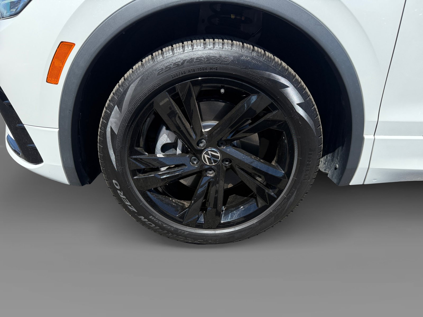 Used 2023 Volkswagen Tiguan SE R-Line FWD image 9