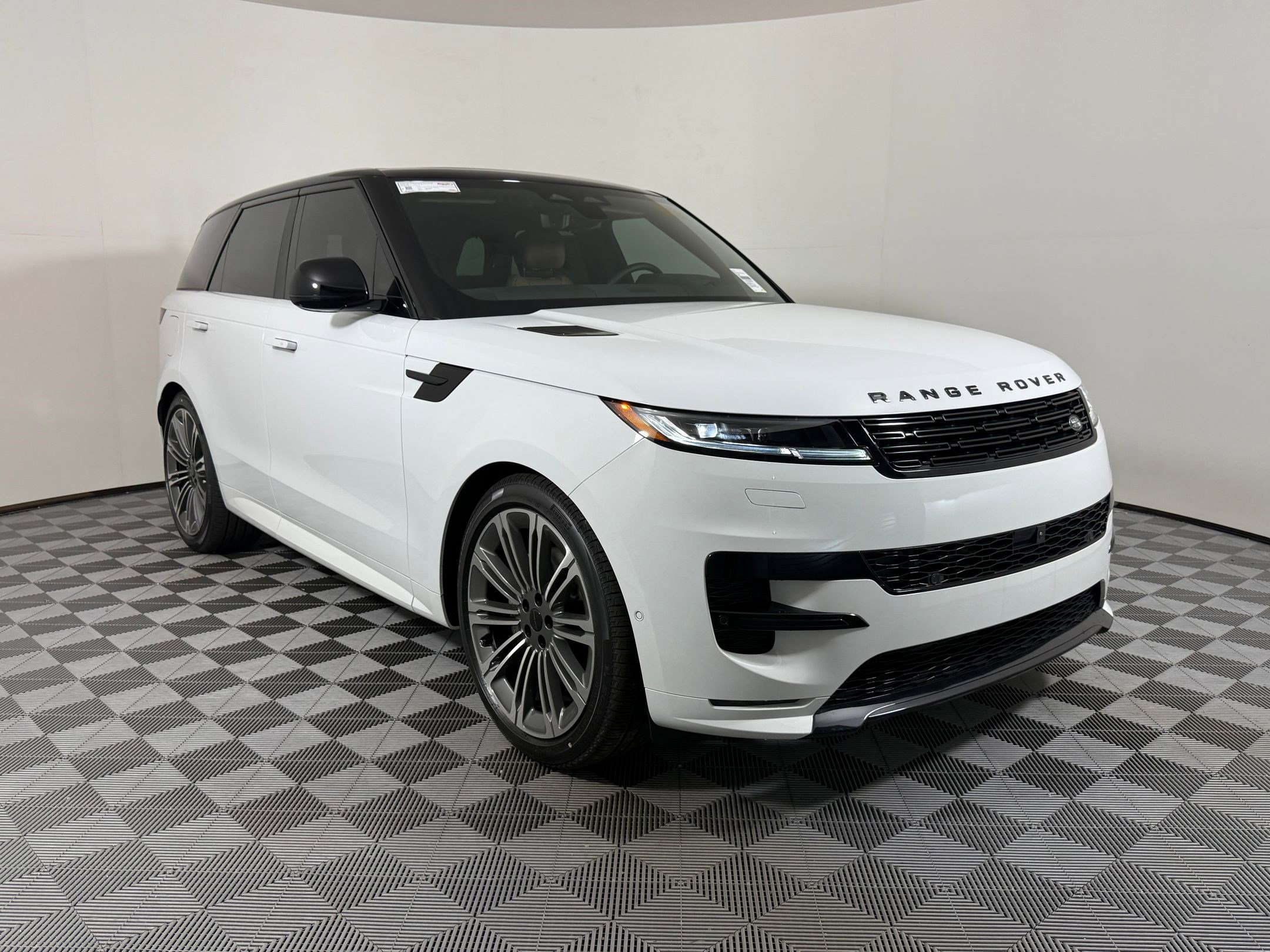 New 2026 Land Rover Range Rover Sport Dynamic SE AWD/4WD image 6