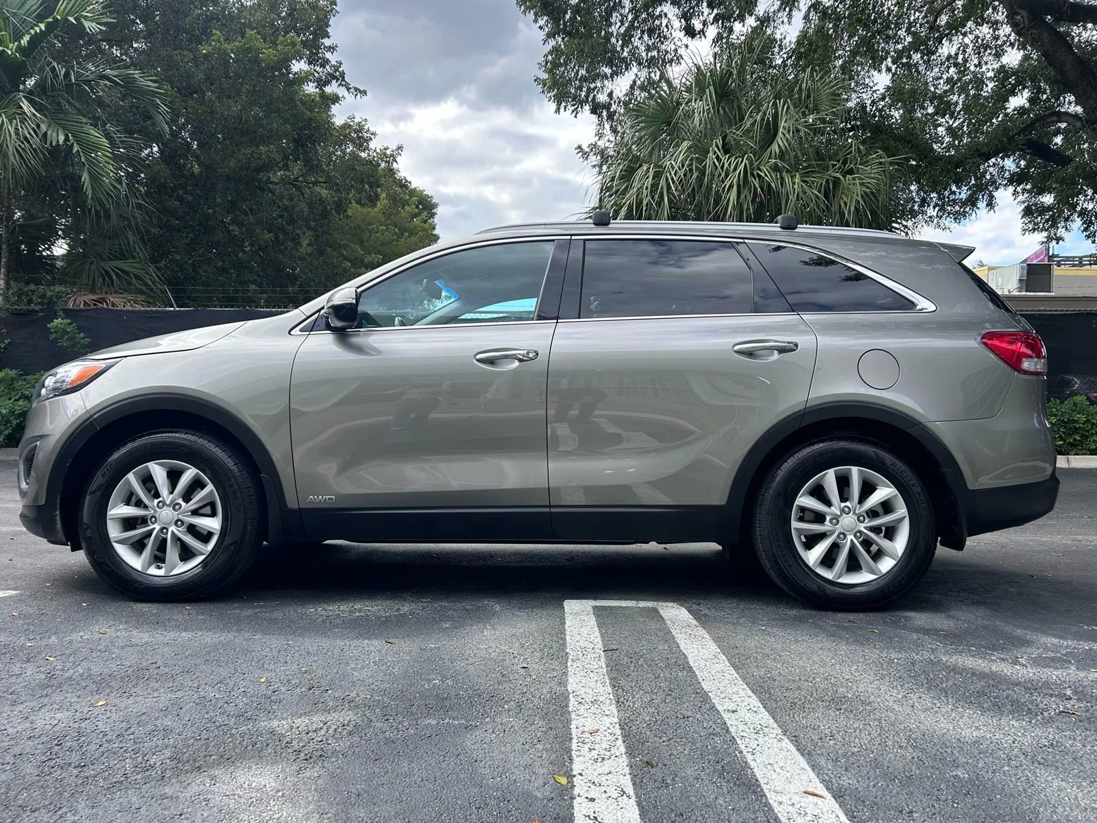 Used 2017 Kia Sorento LX w/ LX Convenience Package image 8