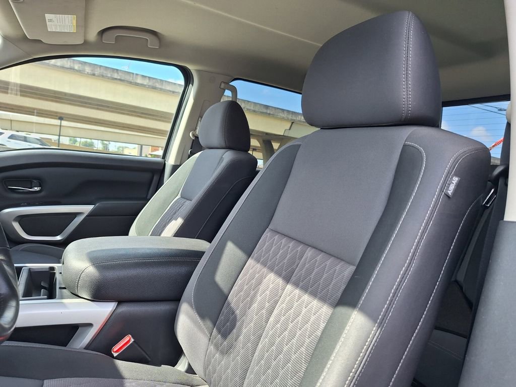 Used 2024 Nissan Titan SV w/ SV Convenience Package image 11