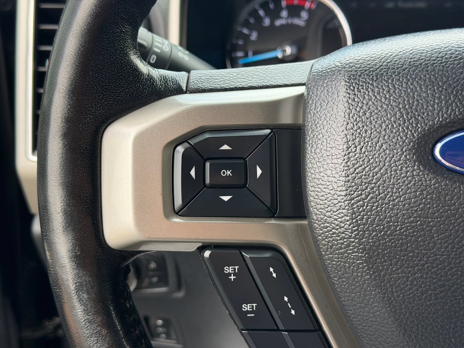 Used 2022 Ford F350 Lariat w/ Tremor Off-Road Package AWD/4WD image 33