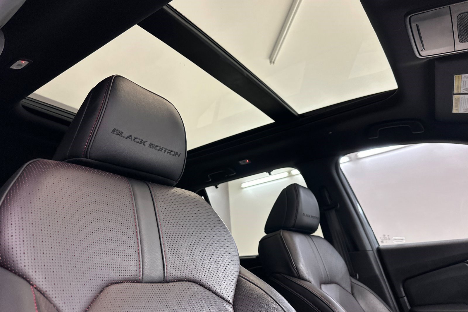 Used 2025 Honda Pilot Black Edition image 26
