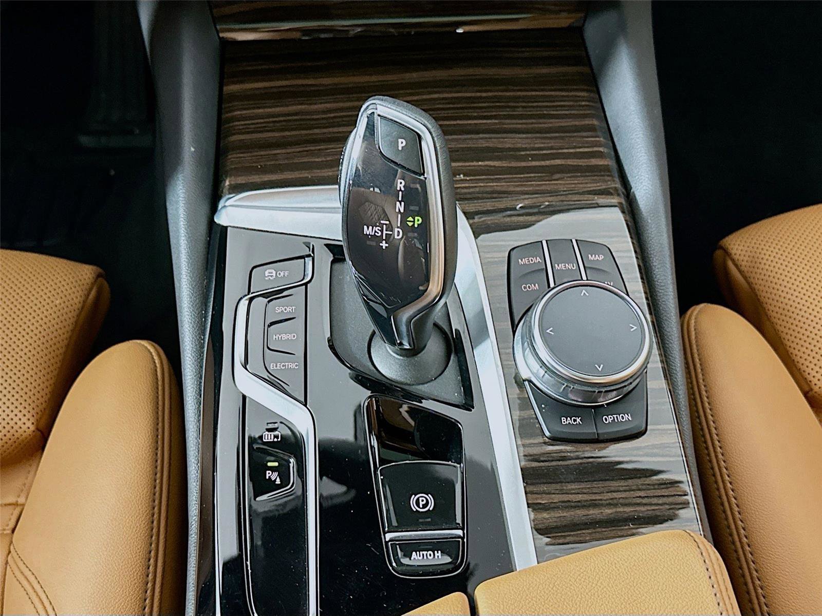 Used 2023 BMW 530e xDrive w/ Premium Package image 17