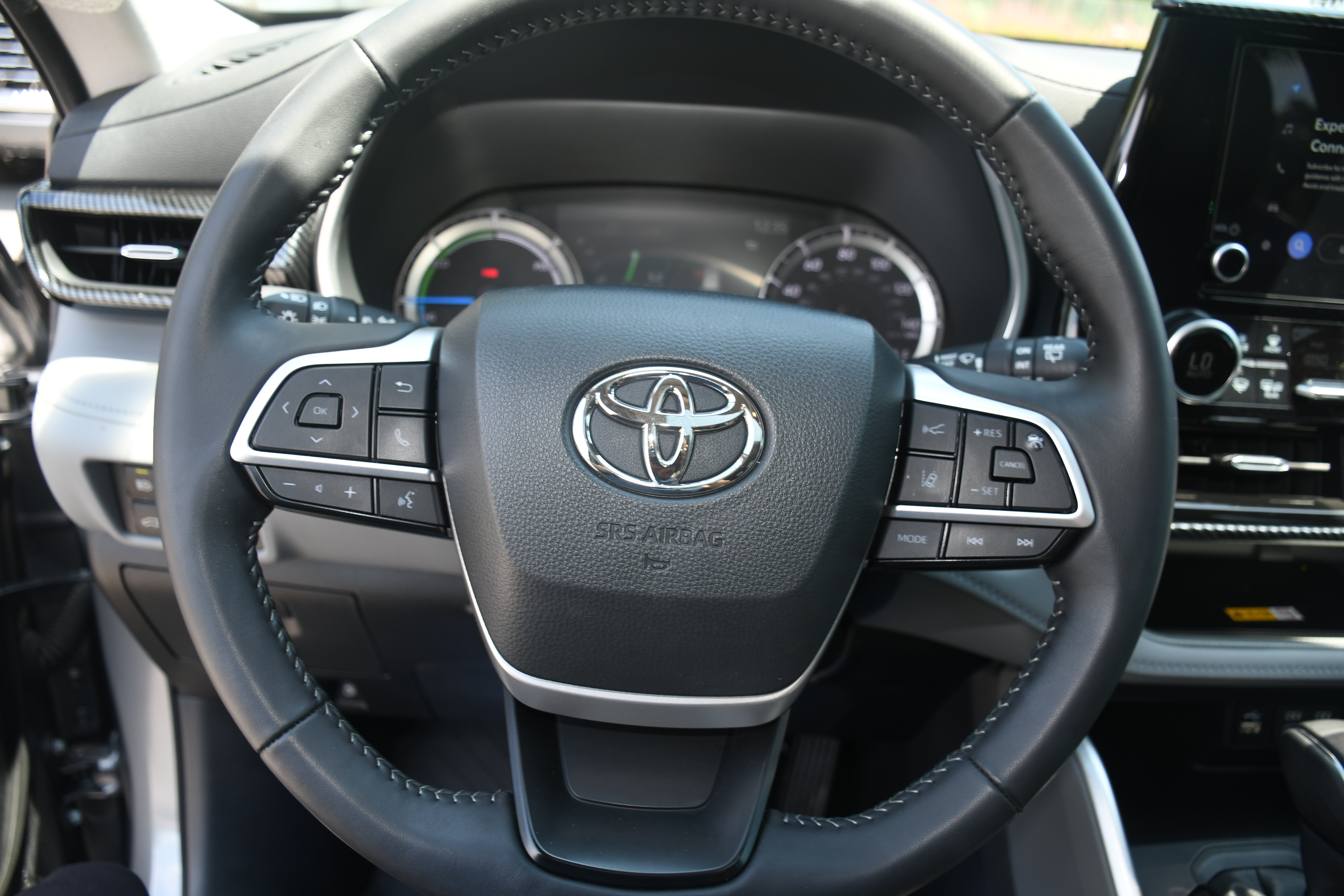 Used 2025 Toyota Highlander XLE AWD/4WD image 13