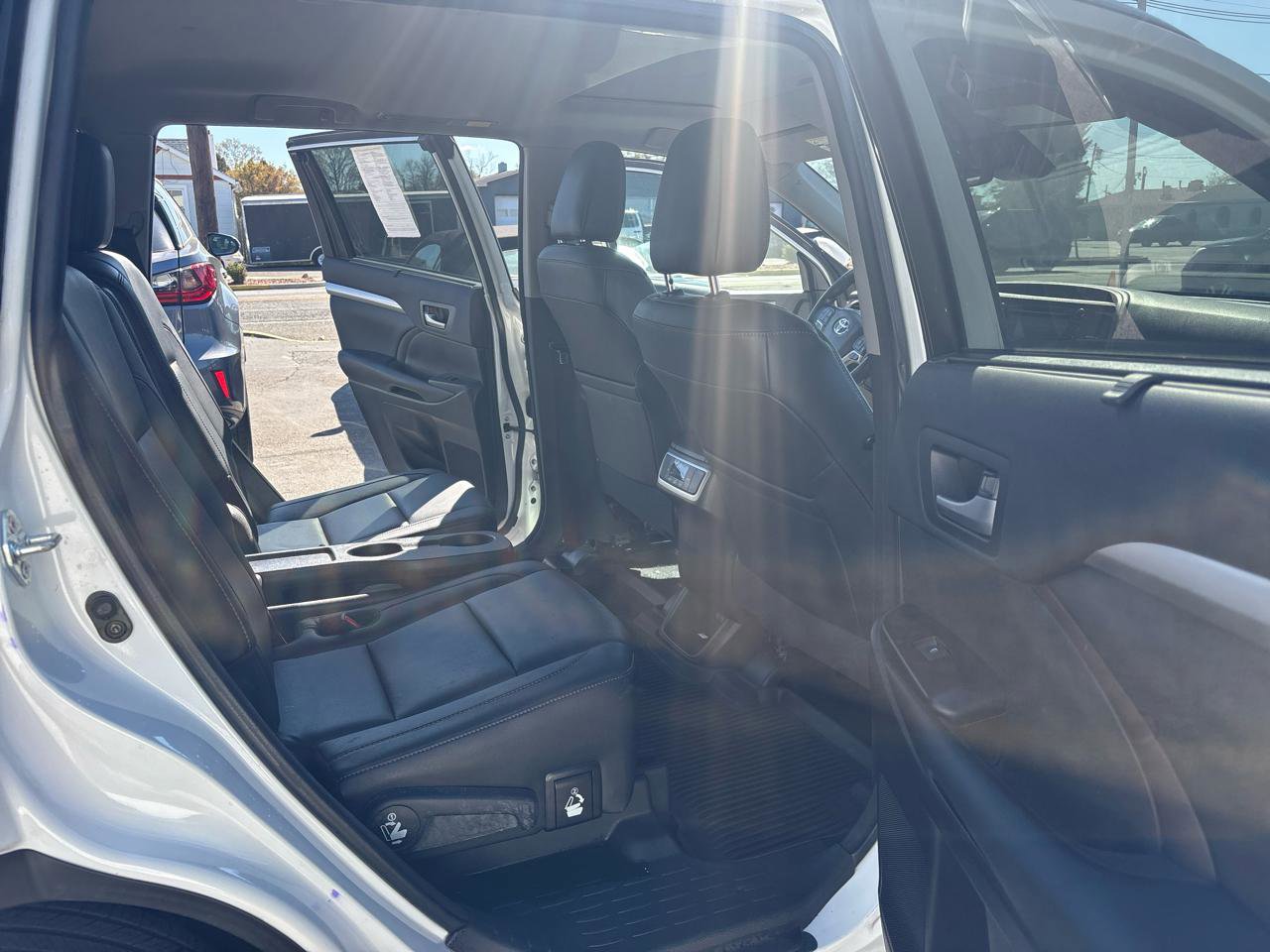 Used 2017 Toyota Highlander XLE image 19