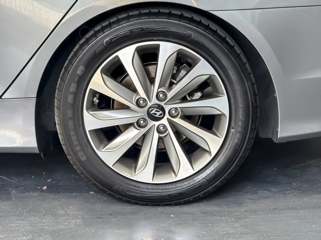 Used 2014 Hyundai Sonata Limited w/ Technology Package 05 FWD image 24