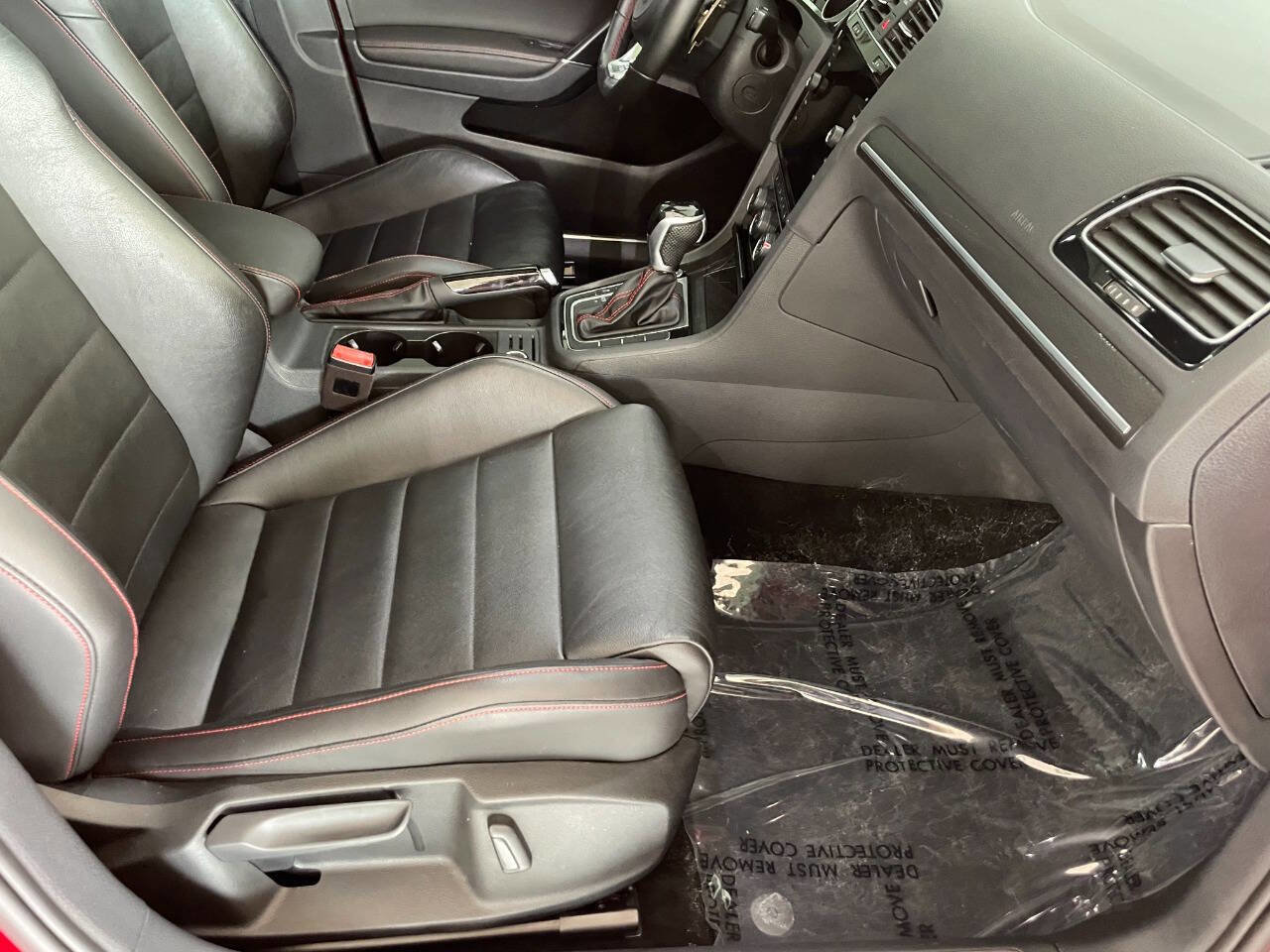 Used 2020 Volkswagen GTI SE image 31