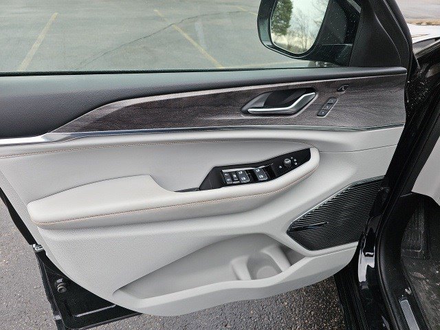 Used 2023 Jeep Grand Cherokee L Overland w/ Luxury Tech Group IV image 20