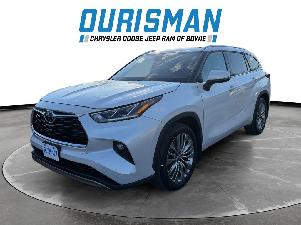 Used 2023 Toyota Highlander Platinum image 2