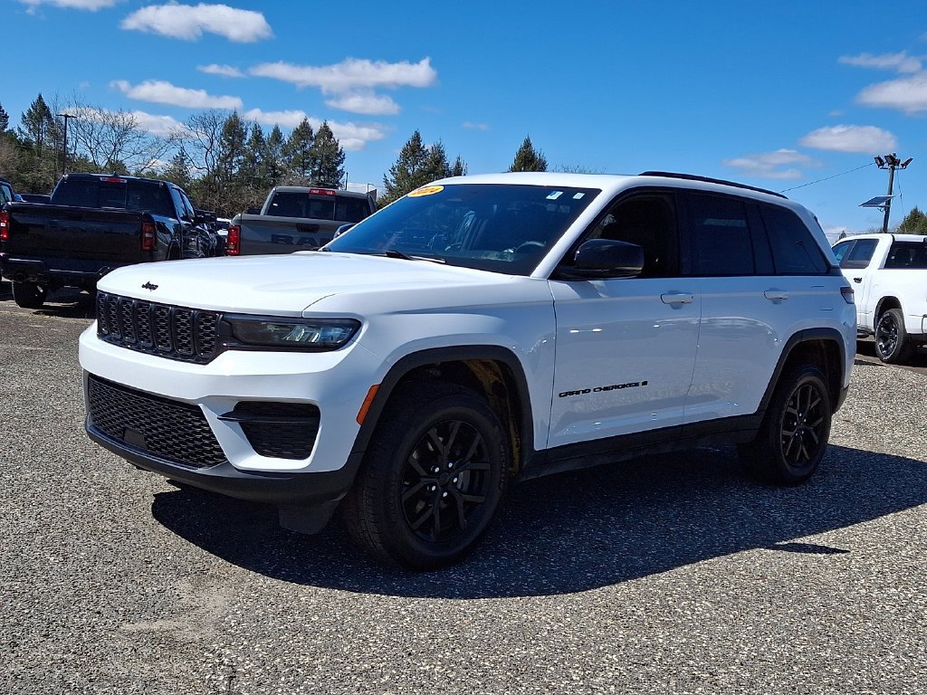 Certified 2024 Jeep Grand Cherokee Altitude AWD/4WD image 6