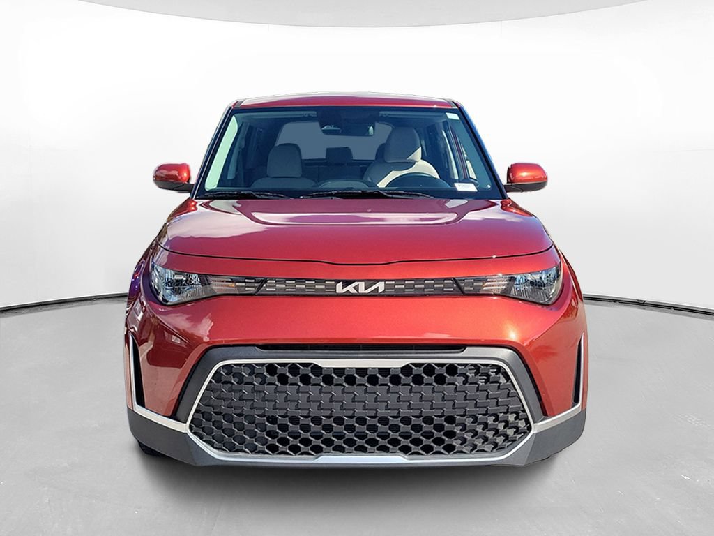 Used 2025 Kia Soul LX FWD image 2