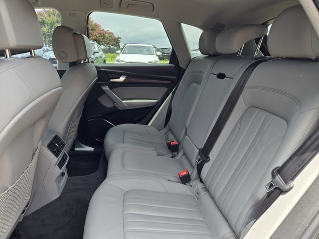 Used 2022 Audi Q5 2.0T Premium w/ Convenience Package AWD/4WD image 11