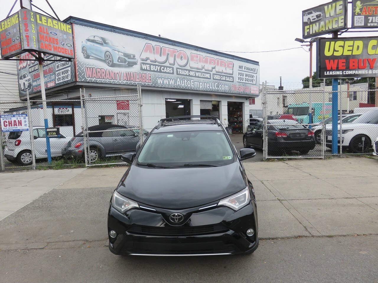 Used 2018 Toyota RAV4 XLE w/ Plus Extra Value Package AWD/4WD image 6