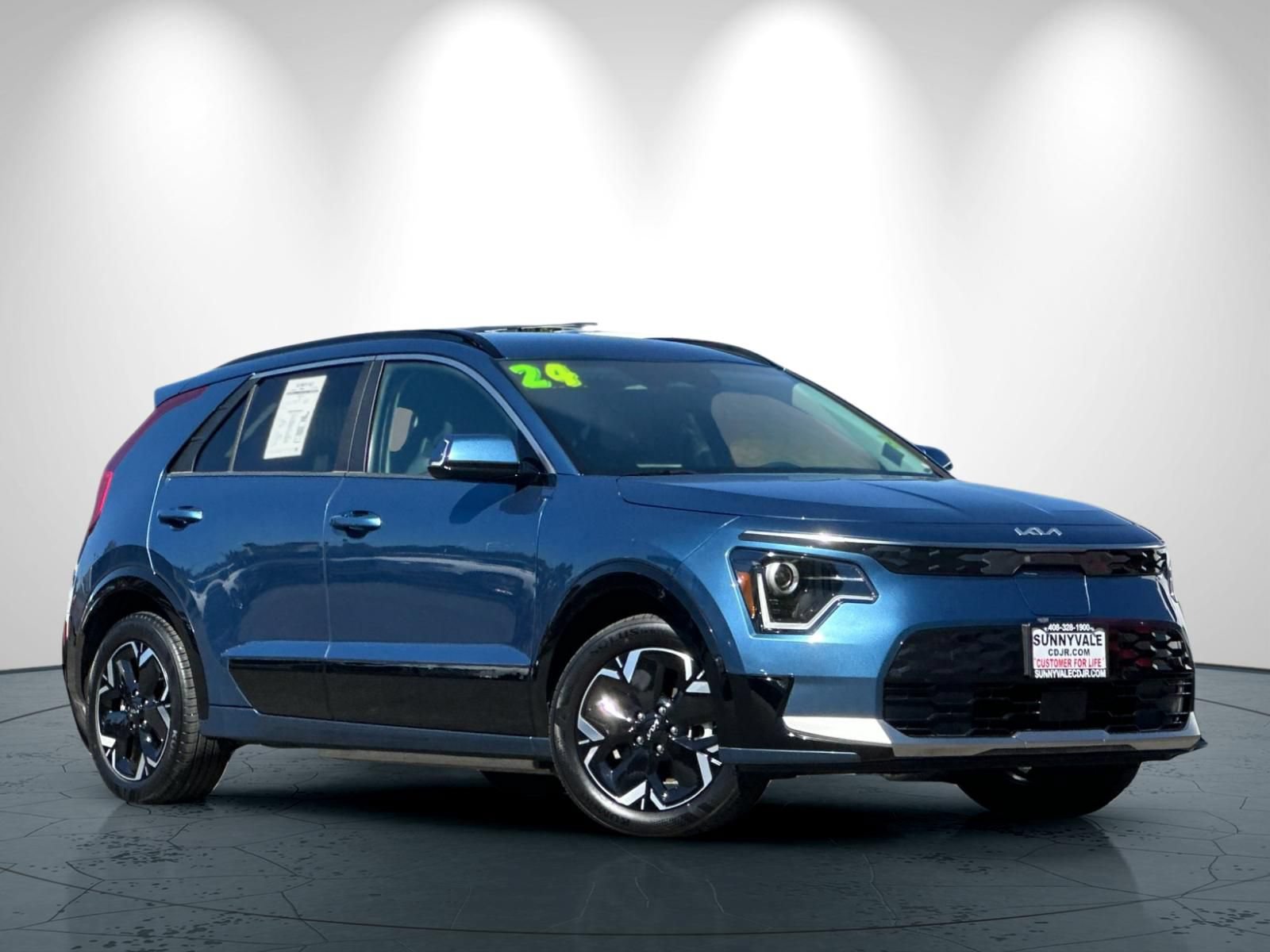 Used 2024 Kia Niro Wind w/ Wind Preserve Package FWD image 2