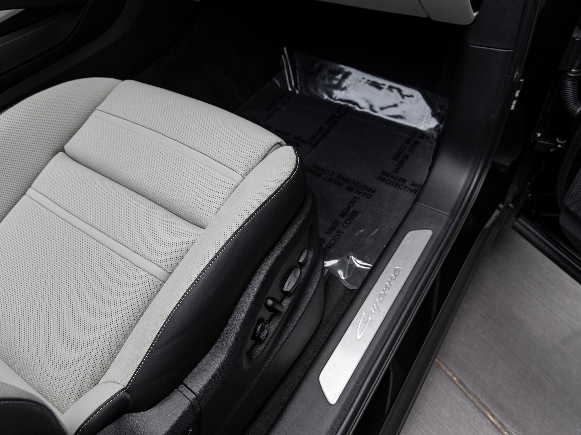 New 2026 Porsche Cayenne image 38