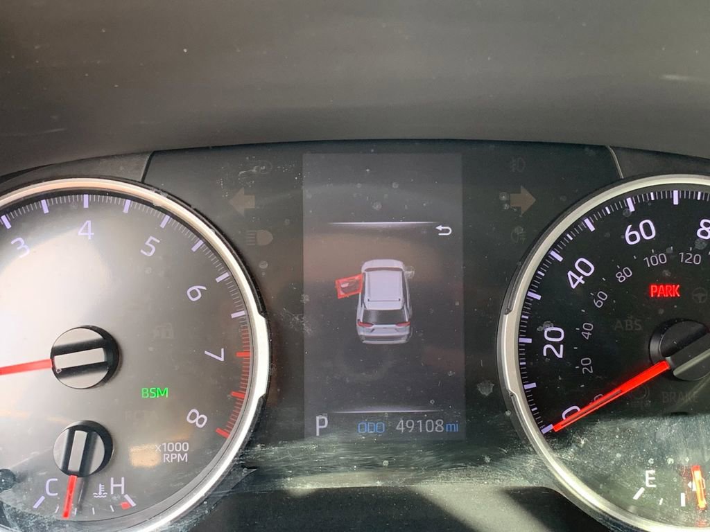 Used 2021 Toyota RAV4 XLE Premium AWD/4WD image 33
